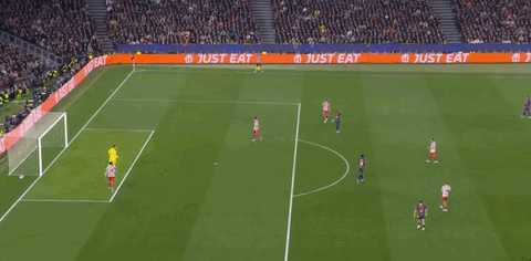 开云中国-孩子般的错误又来了,勒诺尔芒用手按住穆索开球未被判点